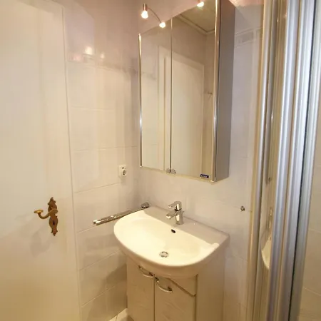 Duenenstrasse 33A, Eg Rechts Appartement